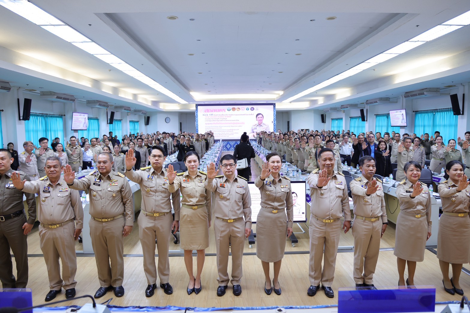 พช สกลนคร ร่วมKick Off เดินหน้าขับเคลื่อนนโยบายยุติความรุนแรงต่อเด็ก สตรี ในระดับพื้นพื้นที่ ให้เป็นพื้นที่ปลอดภัยสำหรับผู้หญิงและเด็ก ทำงานแบบป้องกันเชิงรุก สร้างความตระหนักรู้ ช่วยยับยั้งเหตุรุนแรงก่อนจะเกิด