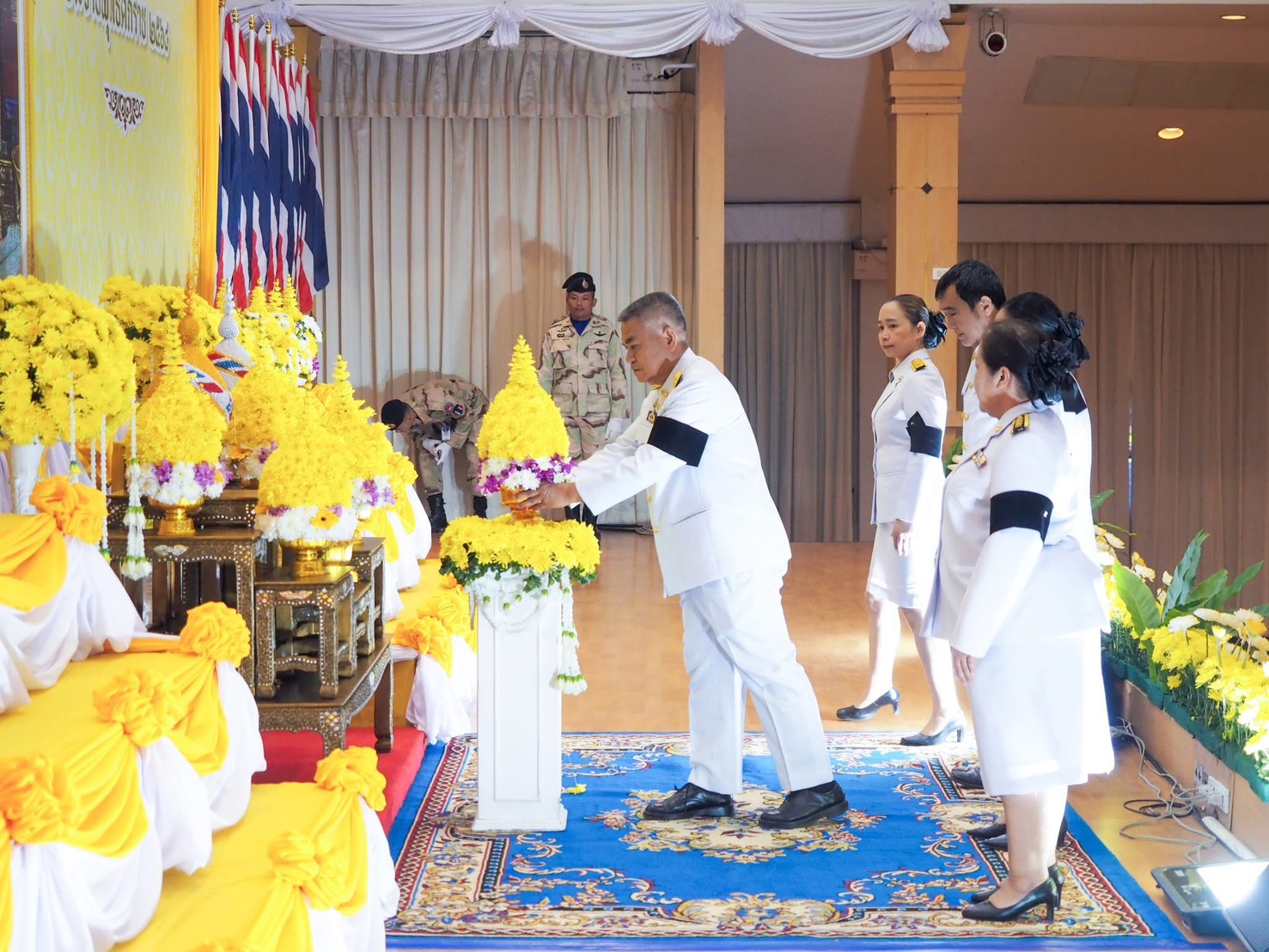   พช. สกลนคร ร่วมพิธีทำบุญตักบาตรและวางพานพุ่มถวายเป็นพระราชกุศล เนื่องในวันชาติ และวันพ่อแห่งชาติ ประจำปี 2568
