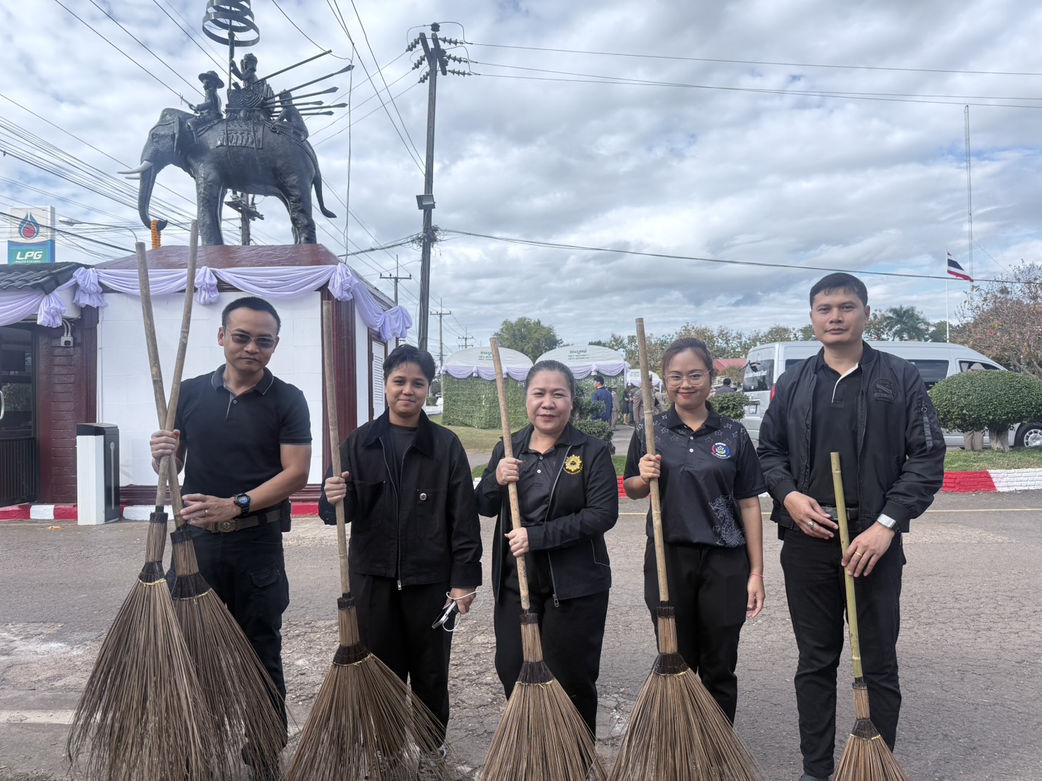 พช. สกลนคร ร่วม Kick Off “12.12 Sakonnakhon Go Clean & Green : Big Cleaning Day” เดินหน้าสร้างสกลสะอาด เมืองแห่งความสุข
