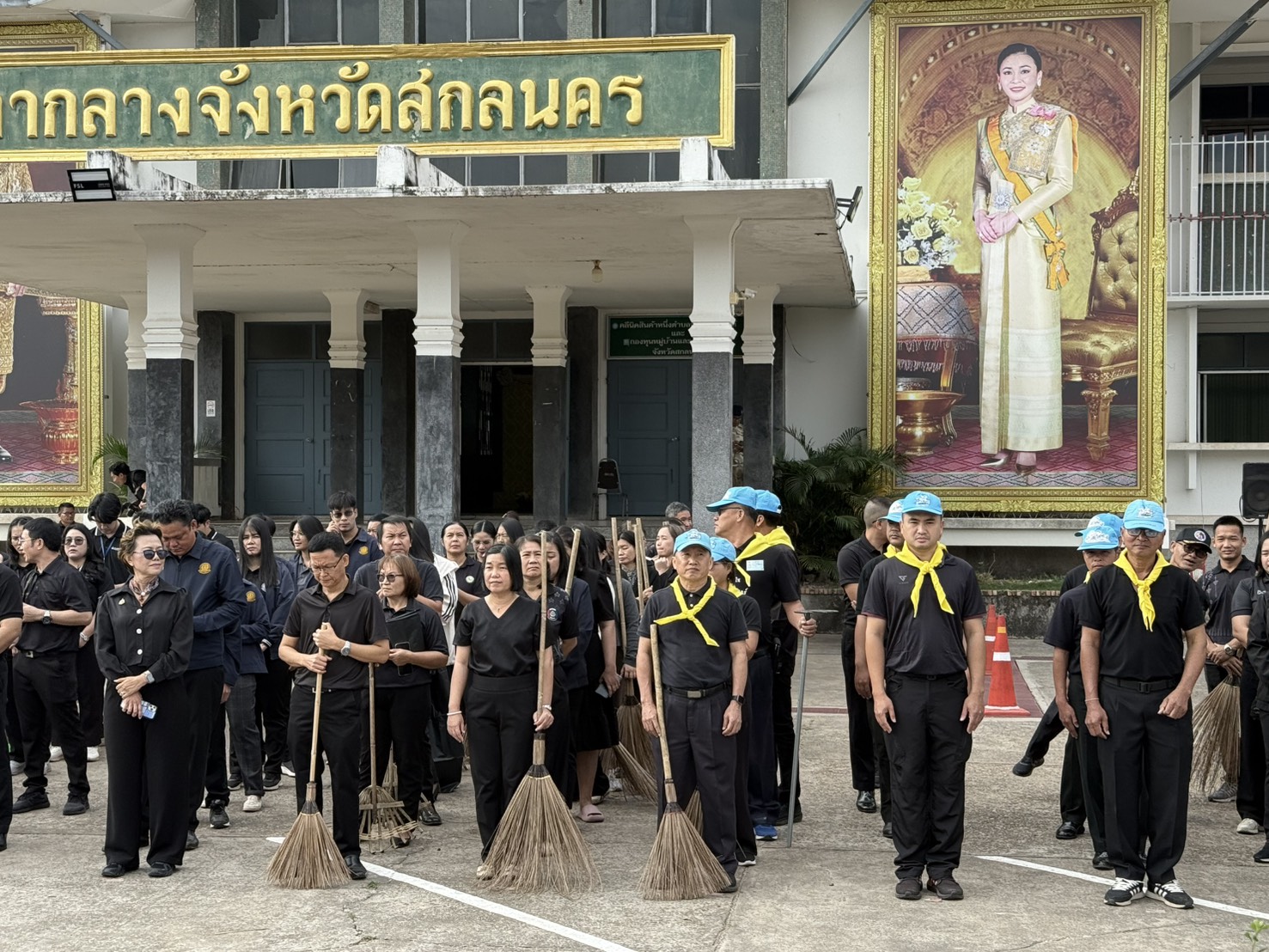 พช.สกลนคร ร่วม Big Cleaning Day ขับเคลื่อน “Clean & Green City” มุ่งสู่เมืองแห่งความสุข