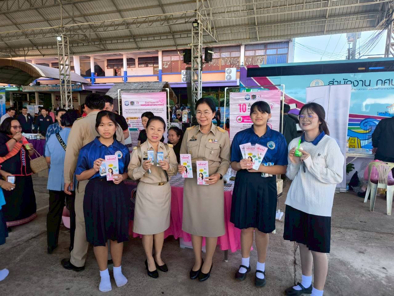 พช.สกลนคร ร่วมจังหวัดเคลื่อนที่ อำเภอวาริชภูมิ“บำบัดทุกข์ บำรุงสุข”เติมโอกาส–สร้างรอยยิ้มให้ประชาชน