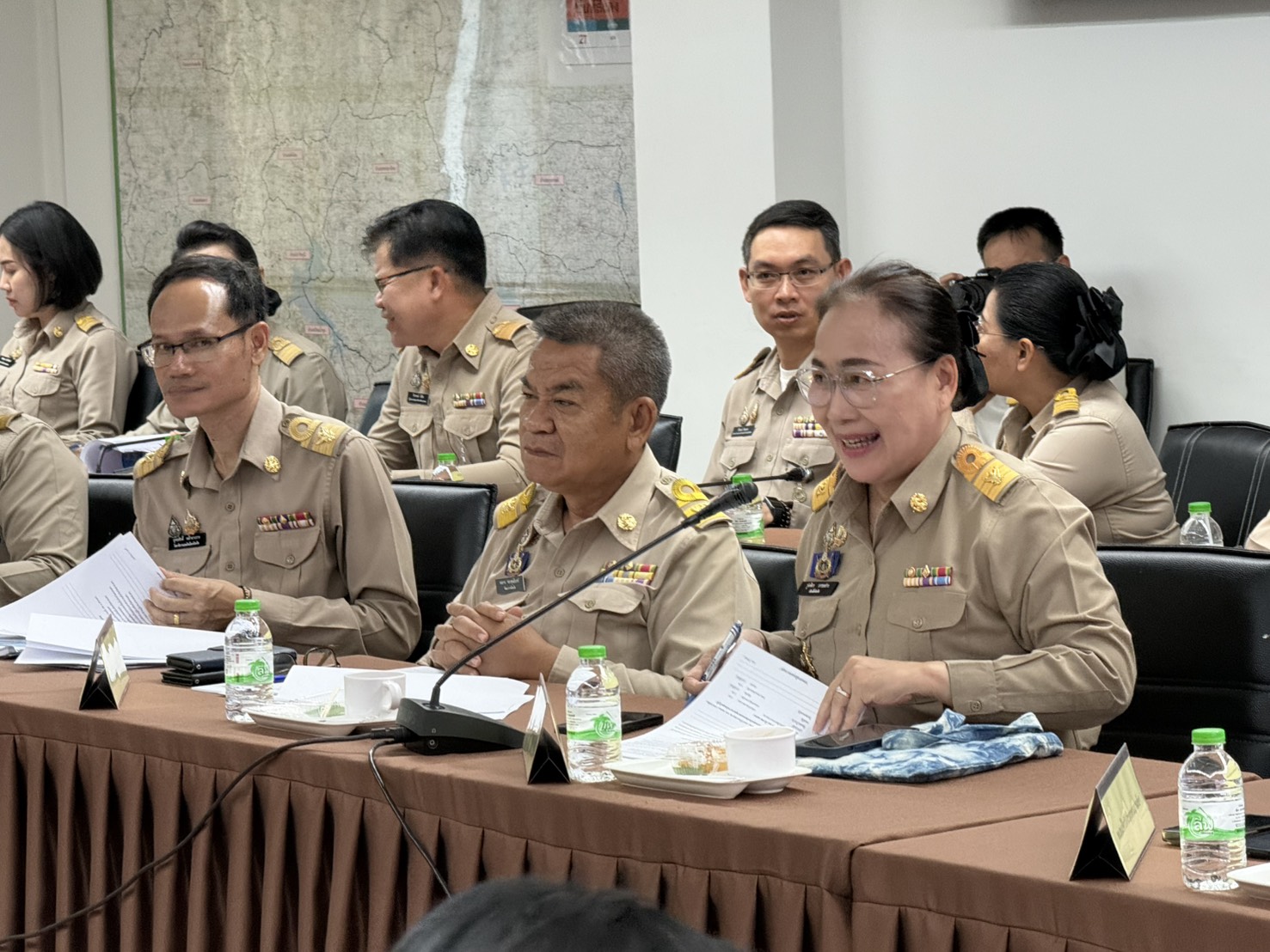 พช.สกลนคร ร่วมประชุม มท.–นายอำเภอ ขับเคลื่อนภารกิจจังหวัด พร้อมเชิญชวนทอดผ้าป่าสมทบกองทุนพัฒนาเด็กชนบท