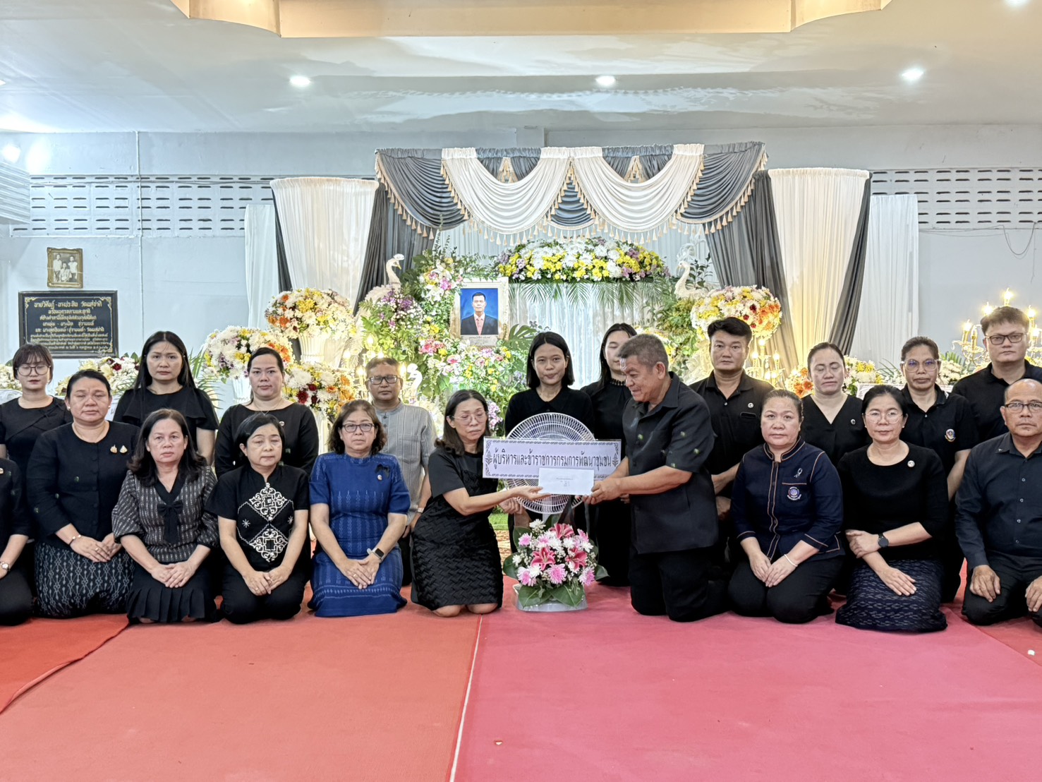พช. สกลนคร ร่วมเป็นเจ้าภาพสวดอภิธรรม “นายวิเชียร แก้วยศ” แสดงความอาลัย พร้อมให้กำลังใจครอบครัว