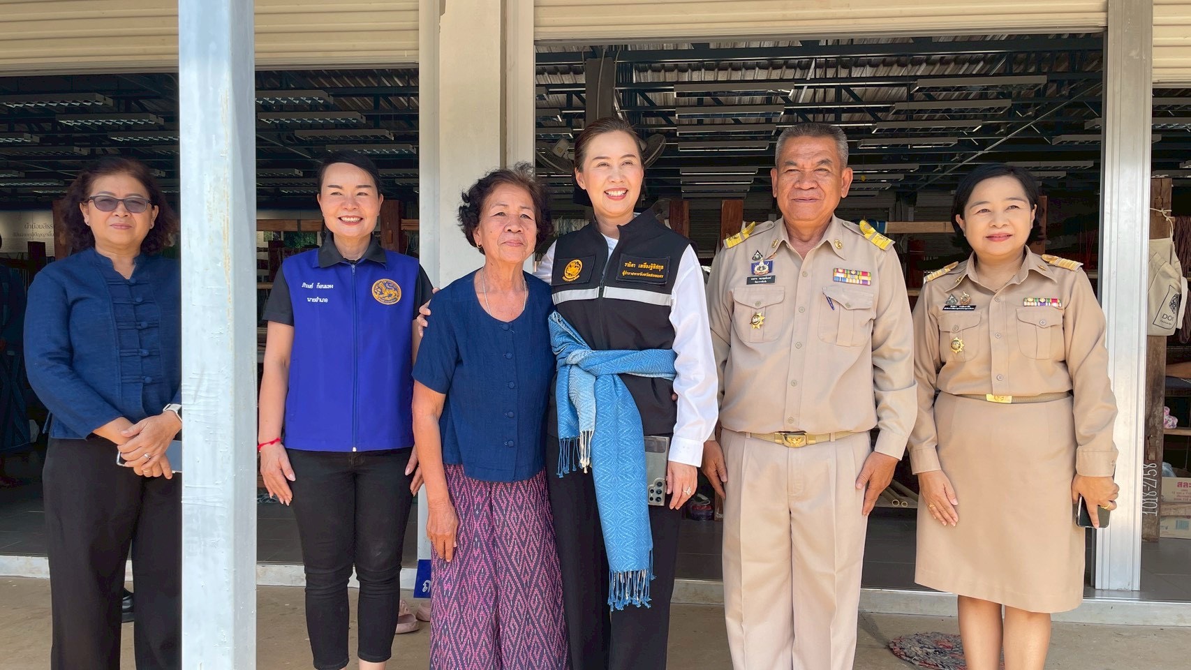พช สกลนคร ลงพื้นที่ศูนย์เรียนรู้ผ้าย้อมครามบ้านดอนกอย “วิชชาลัยดอนกอย วิถีแห่งการพัฒนาที่ยั่งยืน” หนุนพัฒนาผลิตภัณฑ์ เพิ่มมูลค่า สร้างโอกาสสู่ตลาดอย่างยั่งยืน