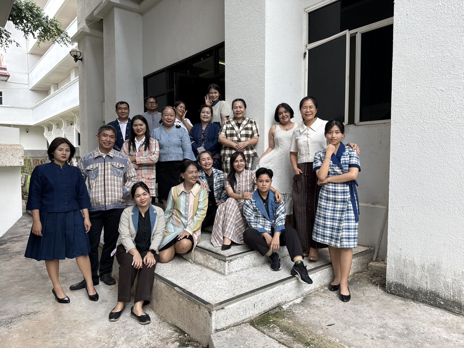    พช.สกลนคร ร่วมสืบสานอัตลักษณ์ความเป็นไทย รณรงค์แต่งกาย “ผ้าไทย–ชุดไทย” สู่สากล ภายใต้แนวคิด “ภูมิใจแต่งไทยทั้งแผ่นดิน”