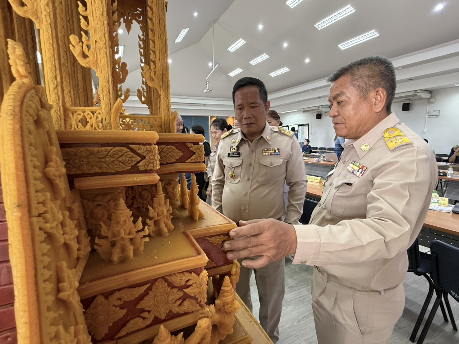 พช สกลนคร ลงพื้นที่ตรวจประเมินคัดเลือกองค์กรปกครองส่วนท้องถิ่นต้นแบบด้านการส่งเสริมการท่องเที่ยวด้วยอัตลักษณ์ท้องถิ่นระดับจังหวัด ณ เทศบาลสกลนคร ชูอัตลักษณ์ “ ประเพณี แห่ปราสาทผึ้ง และแข่งเรือยาว”