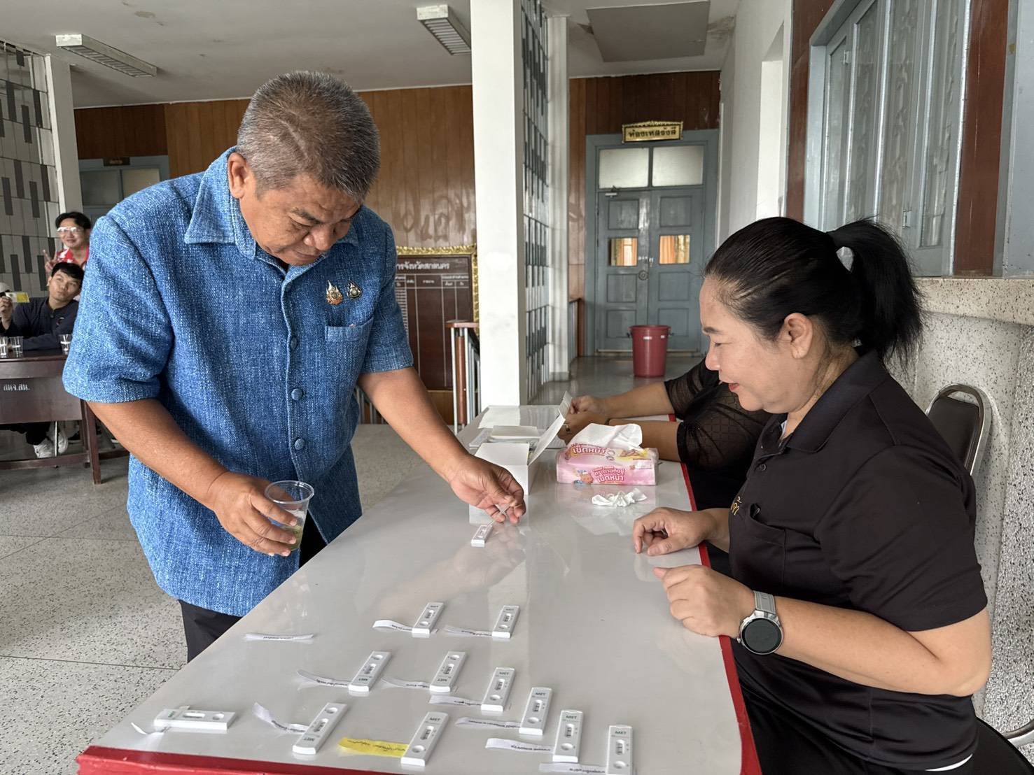 พช.สกลนคร ชูจุดยืน “องค์กรสะอาด ปลอดยาเสพติด” ตรวจเข้ม ผลเป็นลบ 100 เปอร์เซ็นต์ โปร่งใส มีวินัย ร่วมใจต้านภัยยาเสพติด