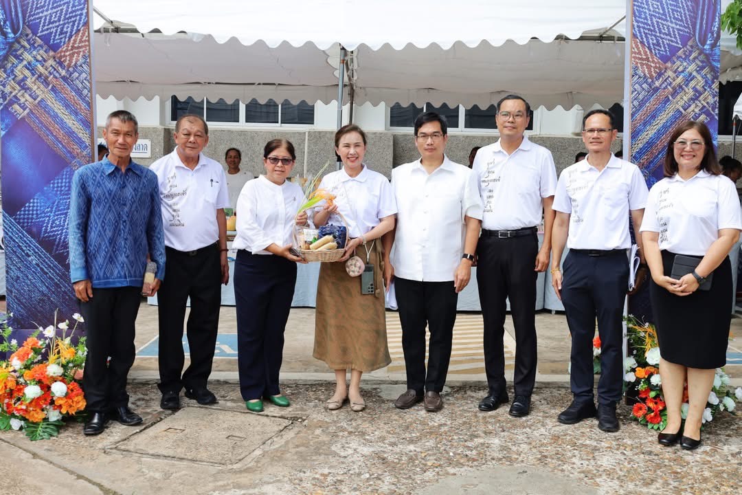     พช.สกลนคร ร่วมขับเคลื่อน “ไทยช่วยไทย ลดภาระค่าครองชีพ” เพิ่มช่องทางจำหน่ายสินค้า OTOP หนุนเศรษฐกิจฐานราก