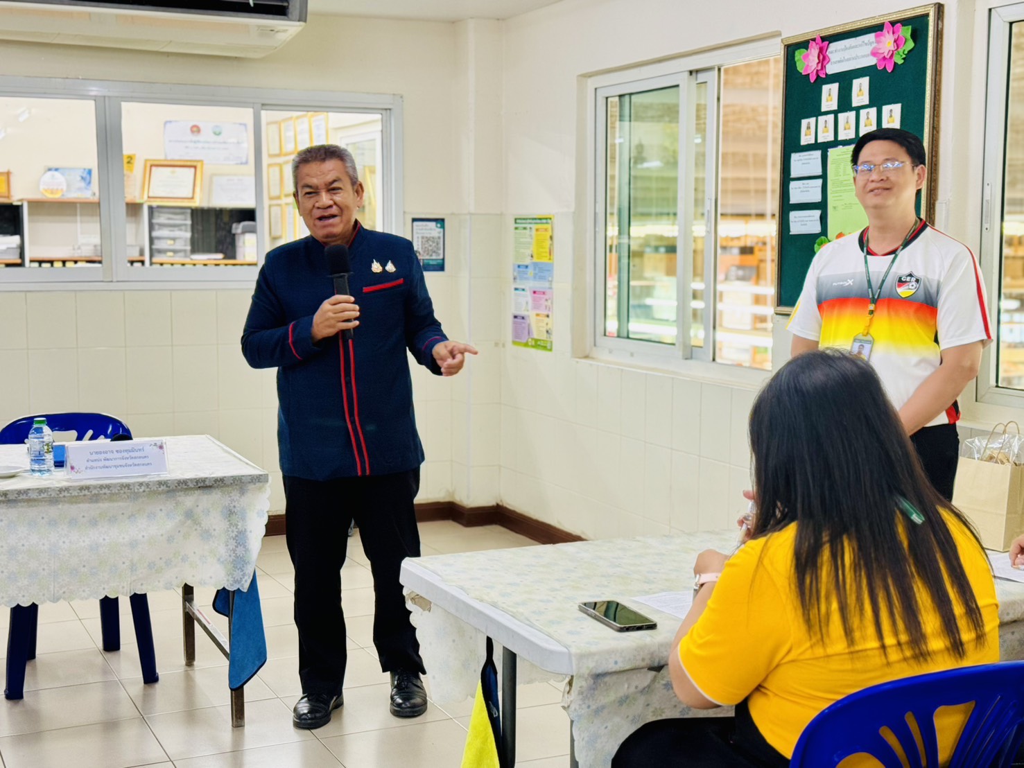 พช.สกลนคร ถ่ายทอดแนวคิด “เศรษฐกิจพอเพียง” เตรียมแรงงานก้าวสู่วัยเกษียณอย่างมีคุณภาพ พร้อมต่อยอดอาชีพเสริมสร้างรายได้