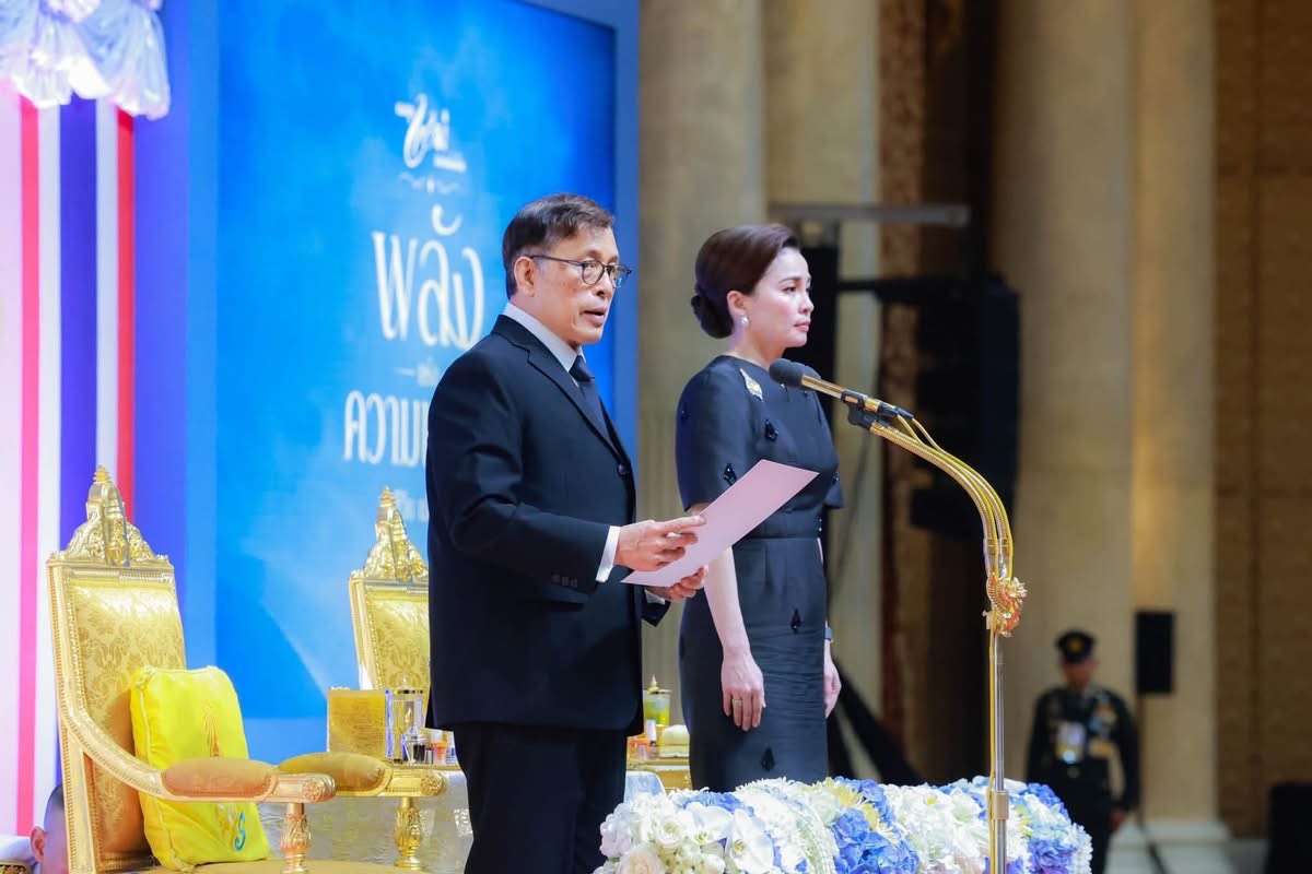 พระบาทสมเด็จพระเจ้าอยู่หัว และสมเด็จพระนางเจ้าฯ พระบรมราชินี ทรงเป็นองค์ประธานงานมหกรรมกองทุนแม่ของแผ่นดิน ประจำปี 2569