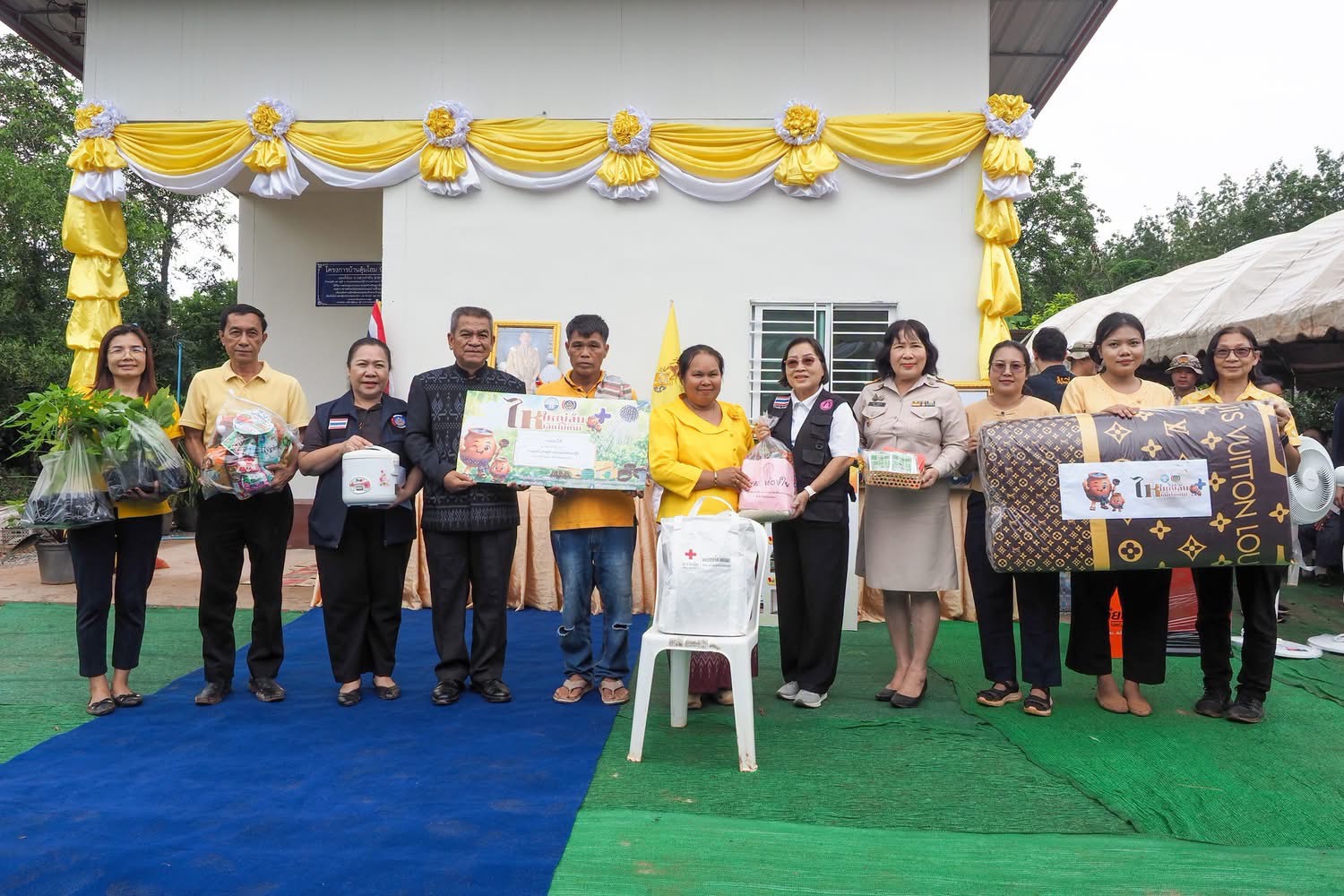 พช.สกลนคร ส่งต่อความห่วงใย มอบ “บ้านตุ้มโฮม ปันสุข” หลังแรกอำเภอบ้านม่วง เติมบ้าน เติมอาหาร สร้างความมั่นคงให้ครอบครัว