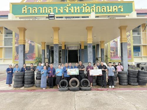      พช.สกลนคร ผนึกพลังภาคีเครือข่าย รับมอบเงินและยางรถยนต์เก่า เดินหน้าส่งต่อโอกาสสู่ครัวเรือนยากจน สร้างความมั่นคงทางอาหารอย่างยั่งยืน